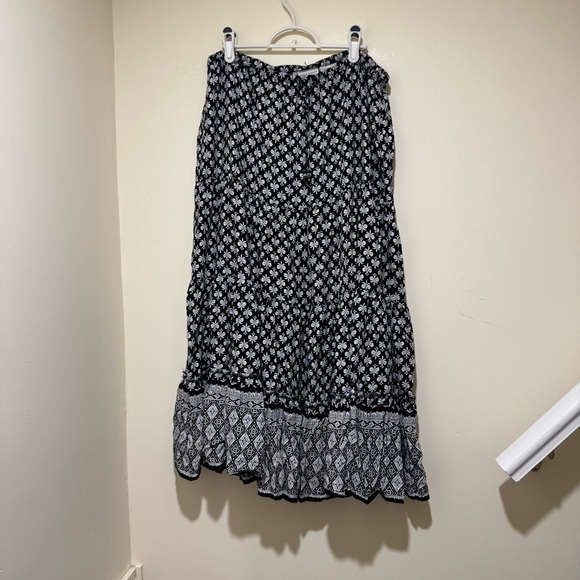 Women’s White Stag Boho Vintage Hippie Black and White Patterned Maxi Skirt 8/10 - Picture 1 of 16